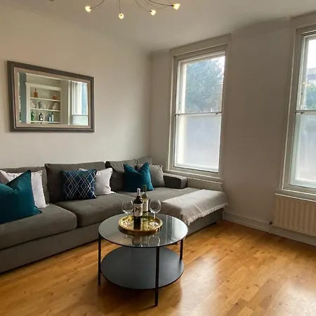 Spacious 2-Bed Flat With Garden, 3 Minutes Walk From Oval Tube Station London Exterior photo